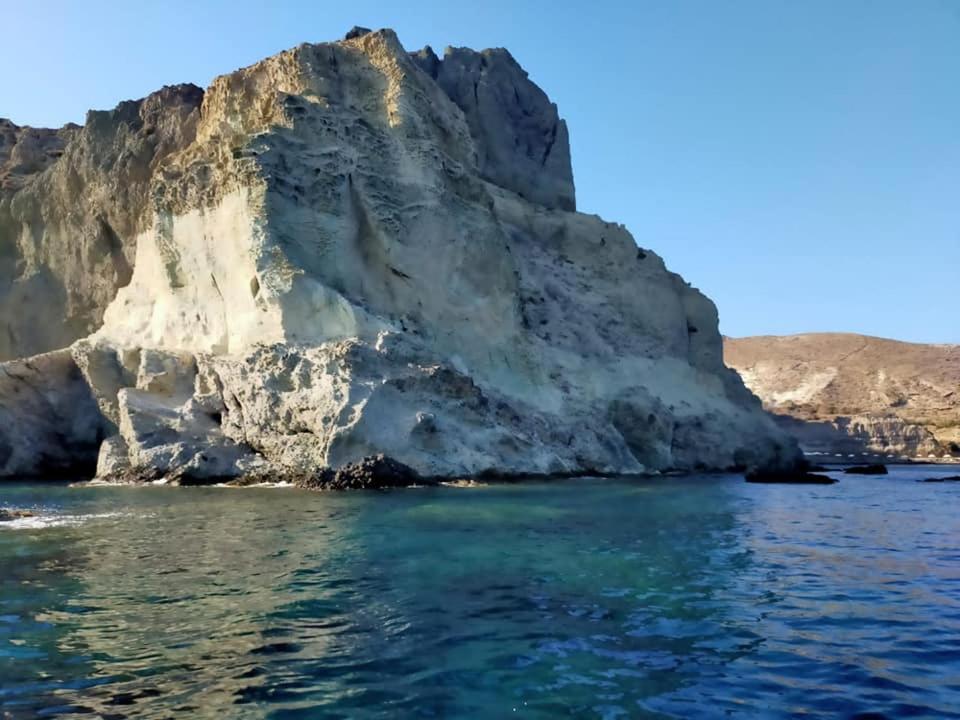 Rodothea And Adams On The Beach, Santorini Monolithos  Exterior photo